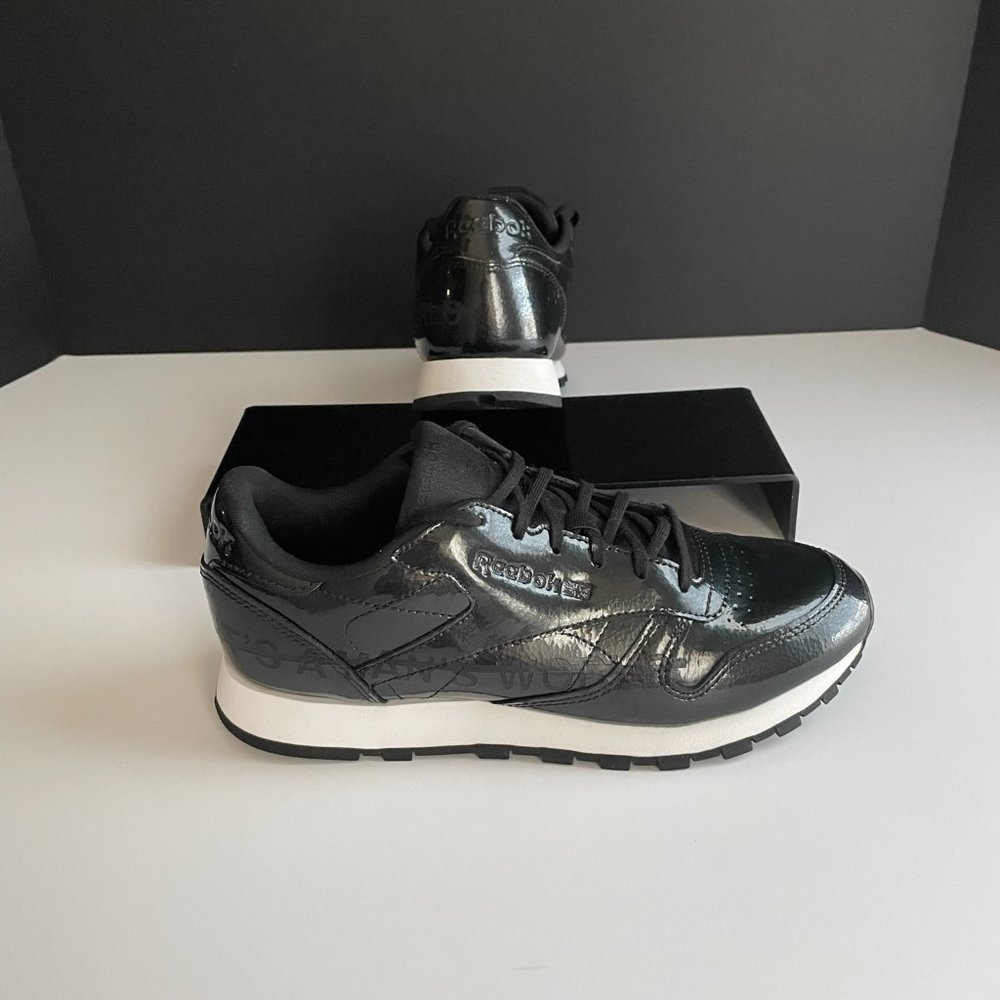 Reebok Womens Classic Legacy Man's World Sneakers Size 7 Black EG5892